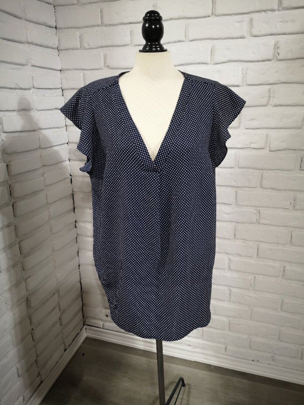 Adrianna Papell Ladies Size 1X Navy w/ White Polka Dots Short Sleeves Blouse
